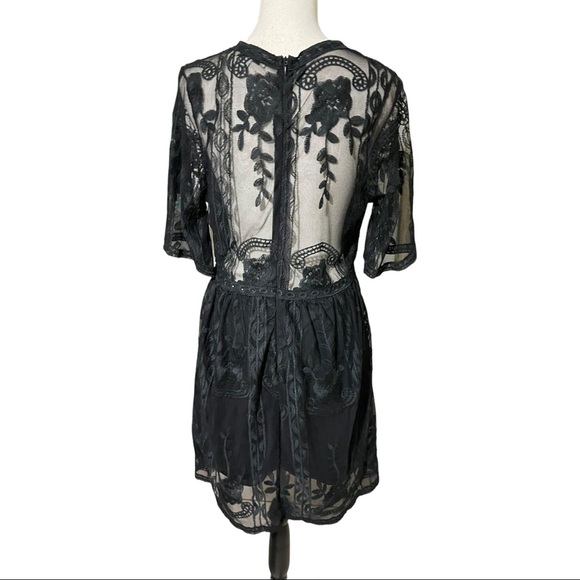 Haute monde lace dress plunge V-neck. Zipper back size Large. Black. - Picture 6 of 12